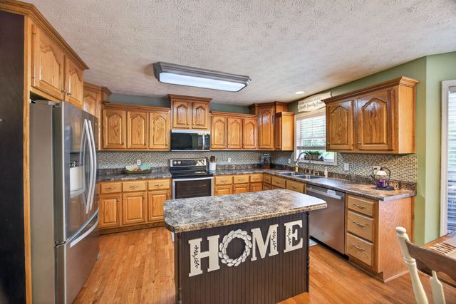 1005 Heathwood West Dr, Cookeville, TN 38506