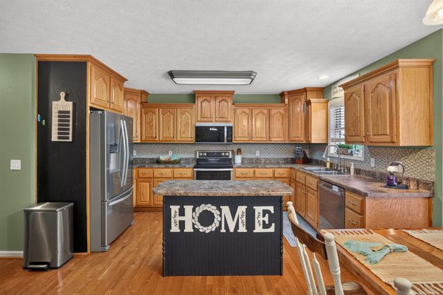 1005 Heathwood West Dr, Cookeville, TN 38506