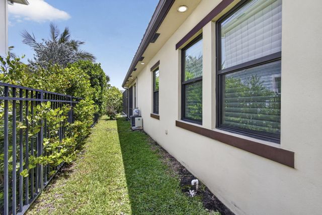 1010 Sweetgrass Street, Loxahatchee, FL 33470