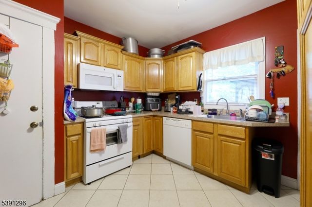 274 Goffle Rd, Hawthorne Boro, NJ 07506