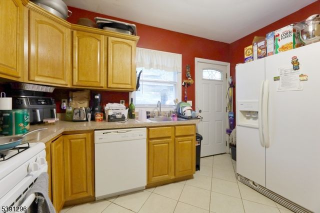 274 Goffle Rd, Hawthorne Boro, NJ 07506