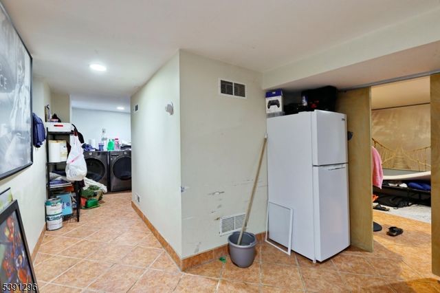 274 Goffle Rd, Hawthorne Boro, NJ 07506