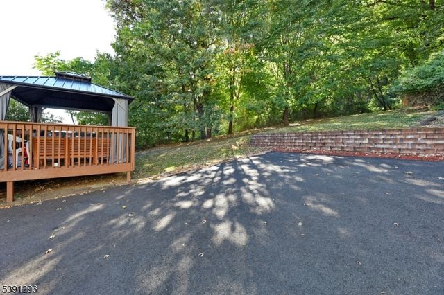 274 Goffle Rd, Hawthorne Boro, NJ 07506