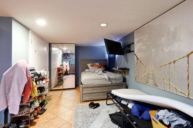 274 Goffle Rd, Hawthorne Boro, NJ 07506