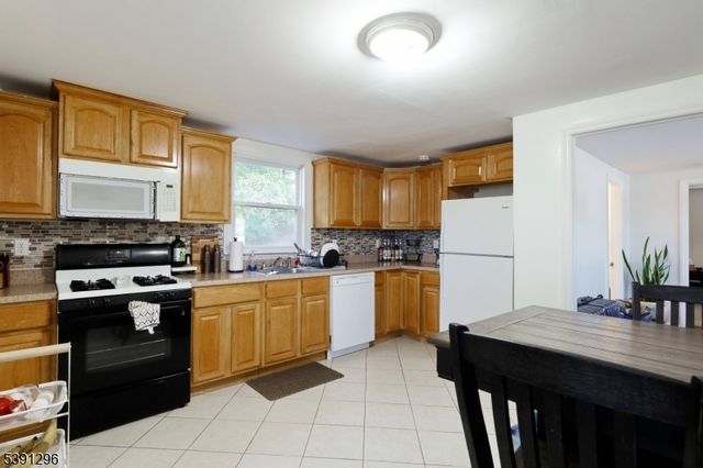 274 Goffle Rd, Hawthorne Boro, NJ 07506