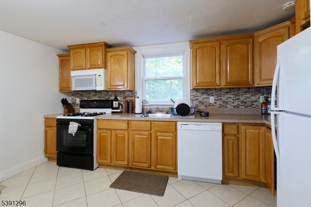 274 Goffle Rd, Hawthorne Boro, NJ 07506