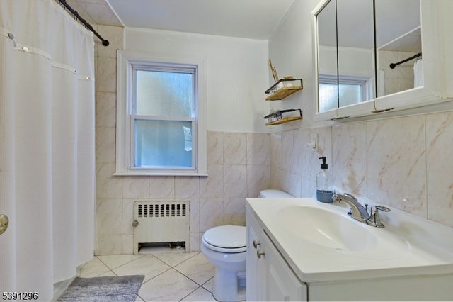 274 Goffle Rd, Hawthorne Boro, NJ 07506