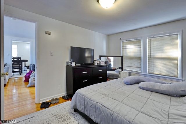 274 Goffle Rd, Hawthorne Boro, NJ 07506