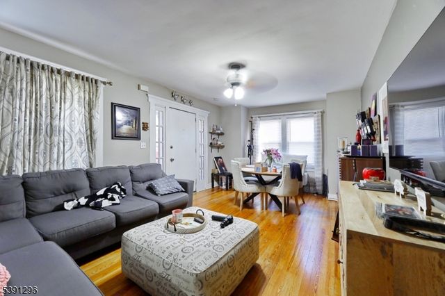 274 Goffle Rd, Hawthorne Boro, NJ 07506