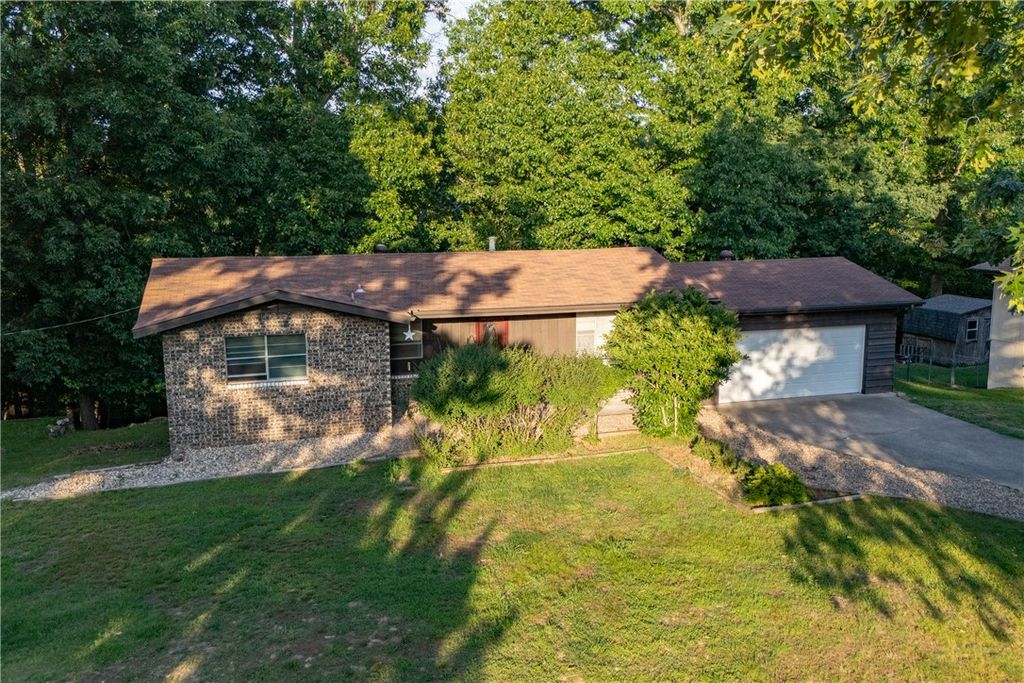 9384 Grimes Drive, Rogers, AR 72756