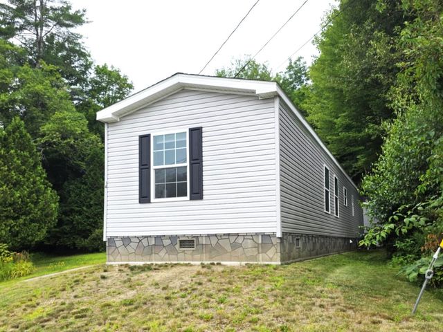 14 Hilltop Manor Mobile Home Park, Littleton, NH 03561