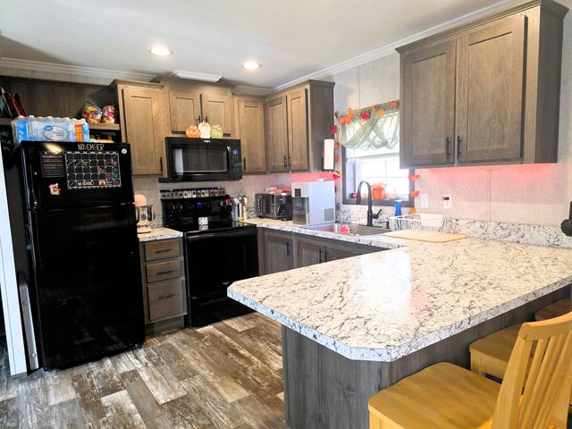 14 Hilltop Manor Mobile Home Park, Littleton, NH 03561