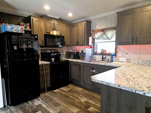 14 Hilltop Manor Mobile Home Park, Littleton, NH 03561