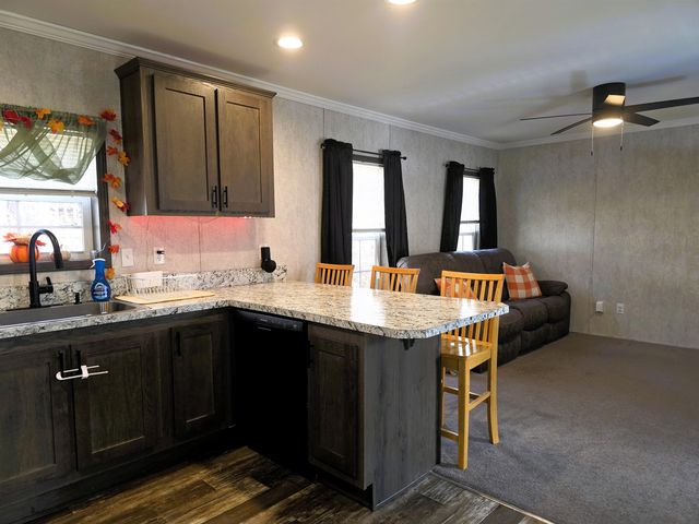 14 Hilltop Manor Mobile Home Park, Littleton, NH 03561