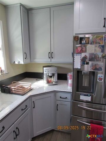 911 W Madison Avenue, Port O'connor, TX 77982