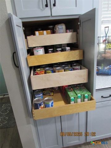 911 W Madison Avenue, Port O'connor, TX 77982