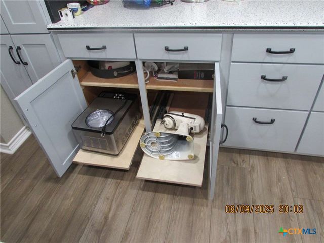 911 W Madison Avenue, Port O'connor, TX 77982