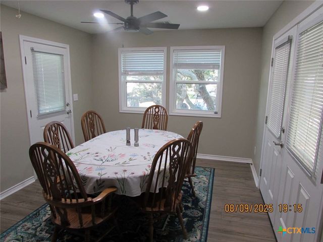 911 W Madison Avenue, Port O'connor, TX 77982