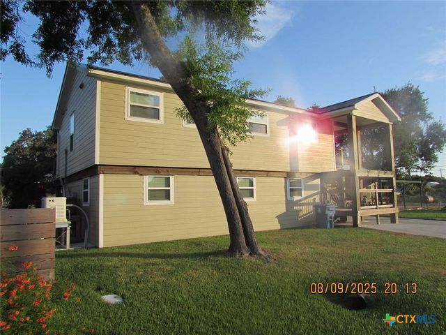 911 W Madison Avenue, Port O'connor, TX 77982