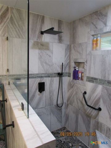 911 W Madison Avenue, Port O'connor, TX 77982