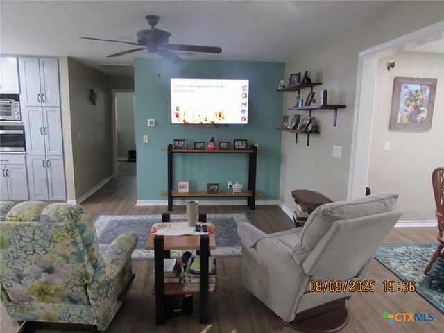 911 W Madison Avenue, Port O'connor, TX 77982