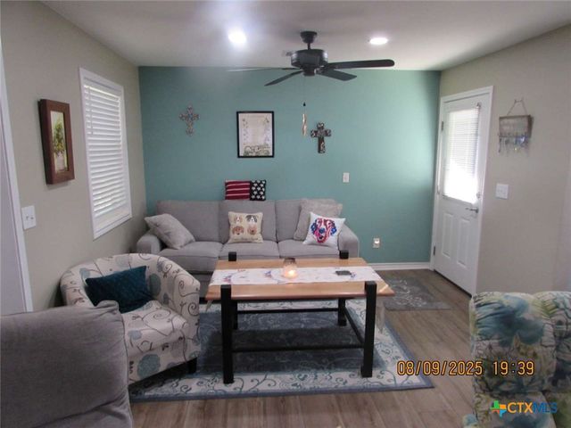 911 W Madison Avenue, Port O'connor, TX 77982