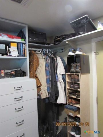 911 W Madison Avenue, Port O'connor, TX 77982