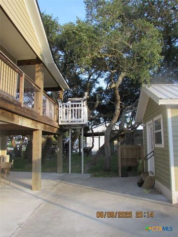 911 W Madison Avenue, Port O'connor, TX 77982