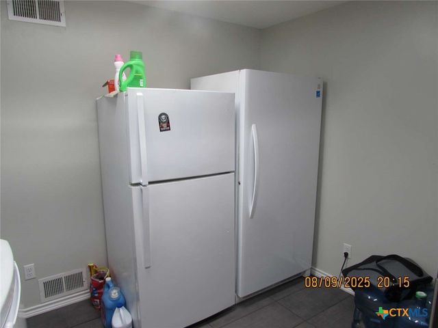 911 W Madison Avenue, Port O'connor, TX 77982