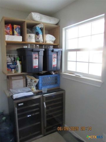 911 W Madison Avenue, Port O'connor, TX 77982