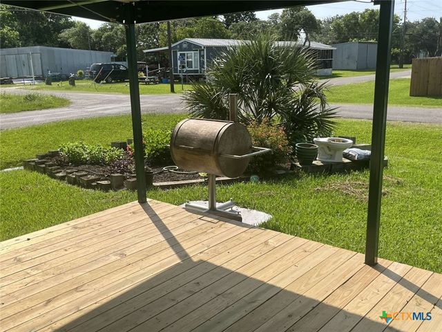 911 W Madison Avenue, Port O'connor, TX 77982