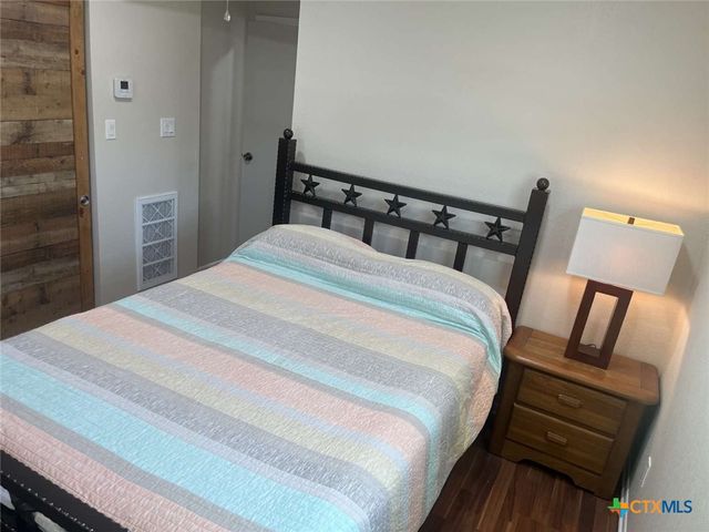 911 W Madison Avenue, Port O'connor, TX 77982