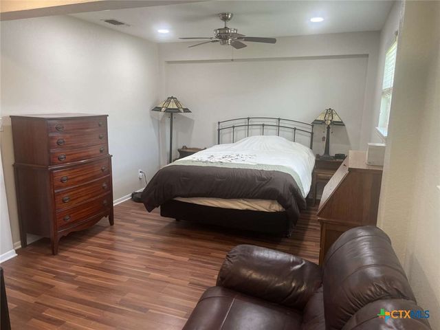 911 W Madison Avenue, Port O'connor, TX 77982