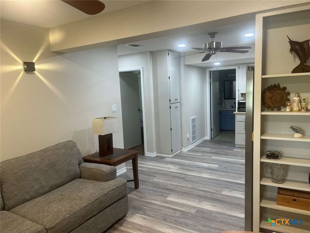 911 W Madison Avenue, Port O'connor, TX 77982