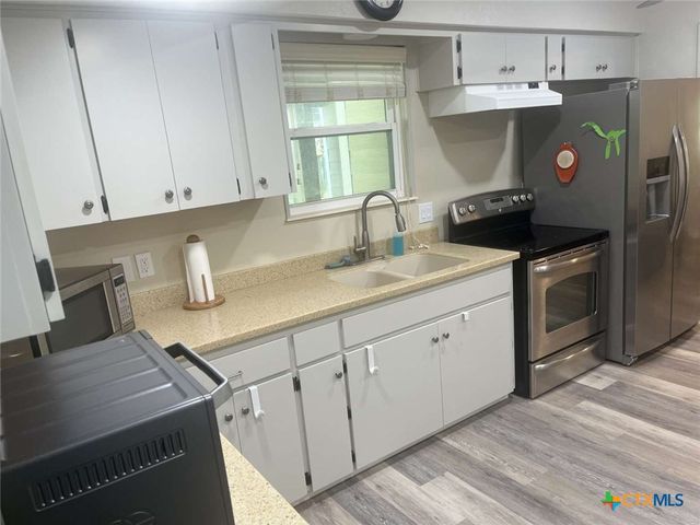 911 W Madison Avenue, Port O'connor, TX 77982