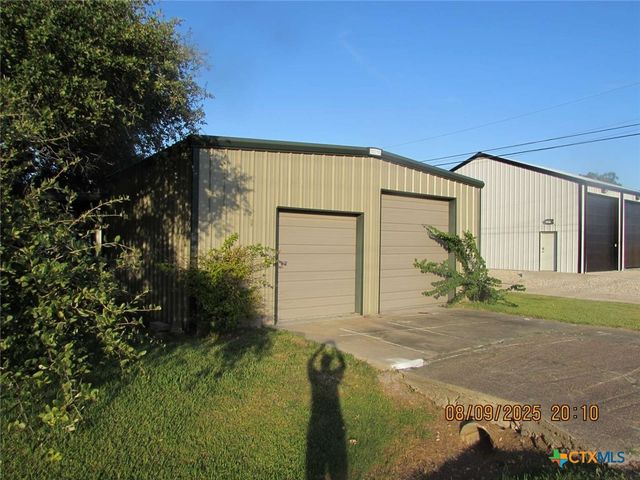 911 W Madison Avenue, Port O'connor, TX 77982