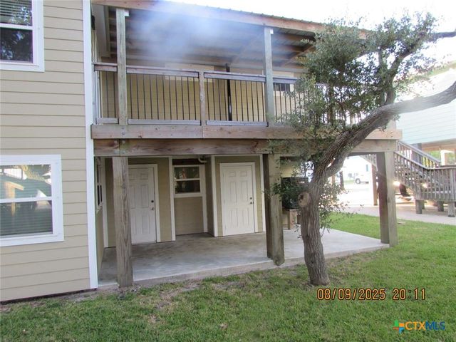 911 W Madison Avenue, Port O'connor, TX 77982