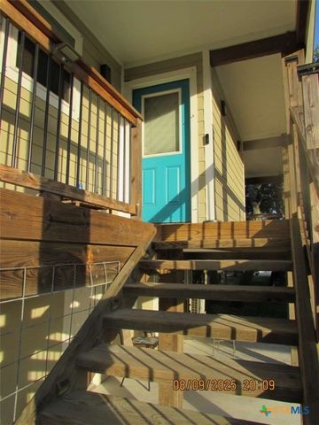 911 W Madison Avenue, Port O'connor, TX 77982