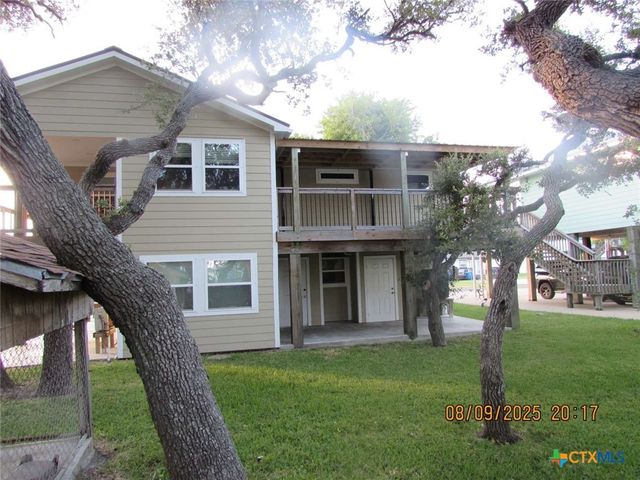 911 W Madison Avenue, Port O'connor, TX 77982