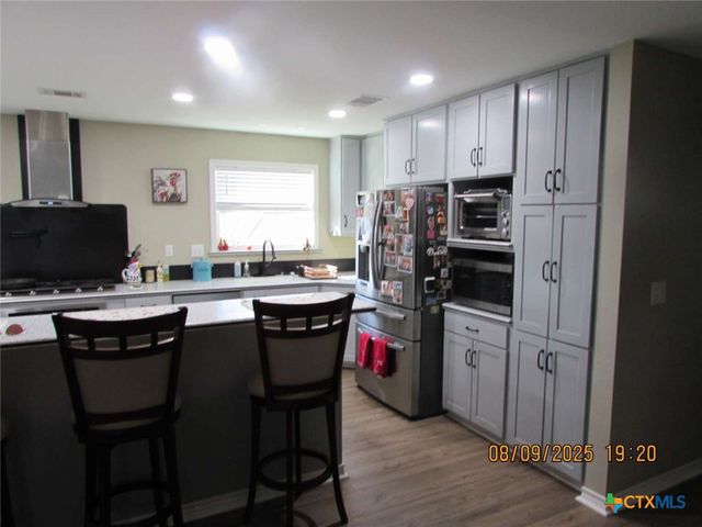 911 W Madison Avenue, Port O'connor, TX 77982