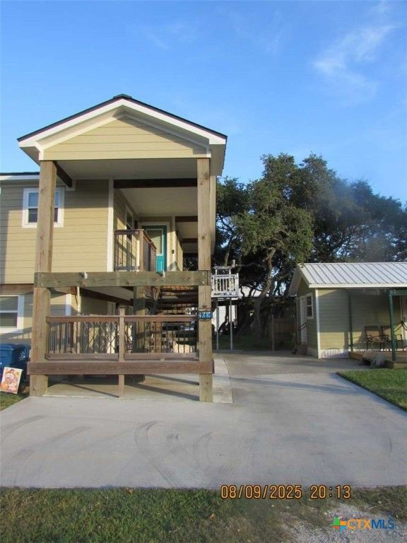 911 W Madison Avenue, Port O'connor, TX 77982