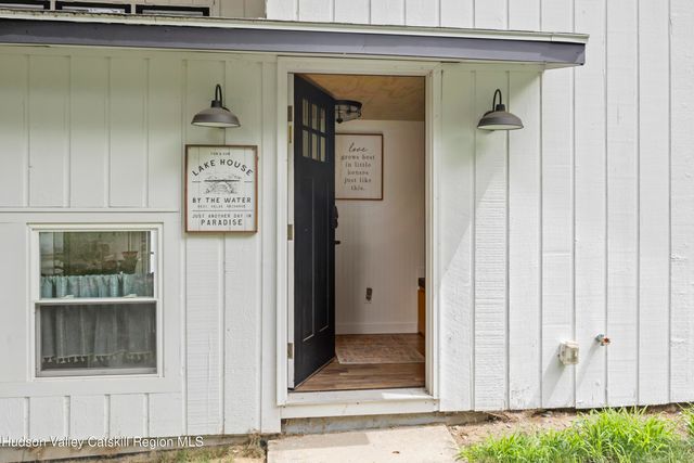 44 SW Colony Road, Hillsdale, NY 12529