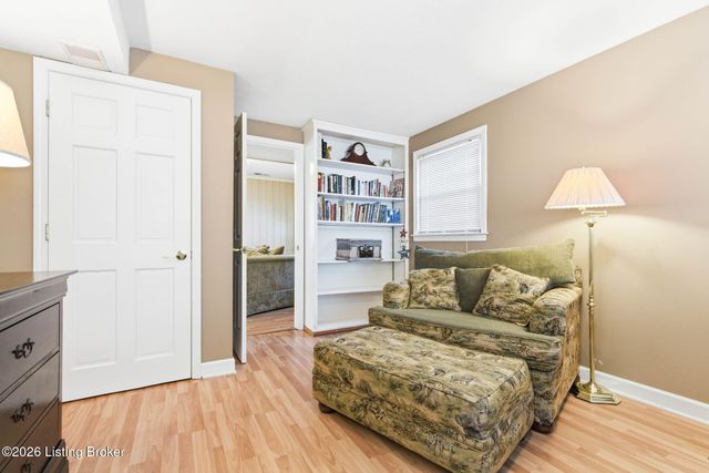 6601 Briscoe Ln, Louisville, KY 40228