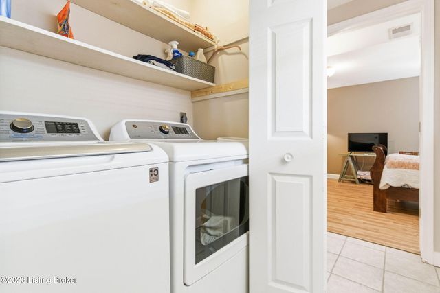 6601 Briscoe Ln, Louisville, KY 40228