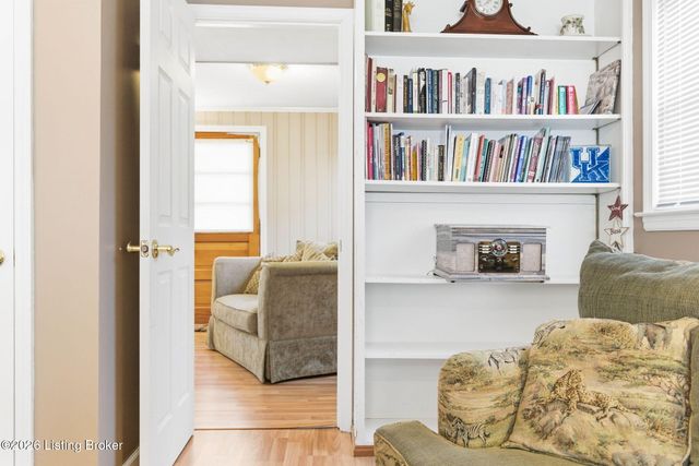 6601 Briscoe Ln, Louisville, KY 40228