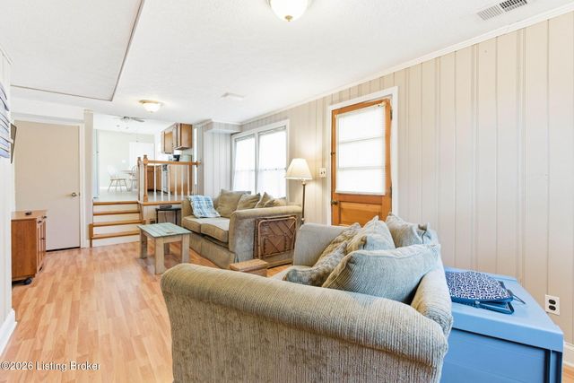 6601 Briscoe Ln, Louisville, KY 40228