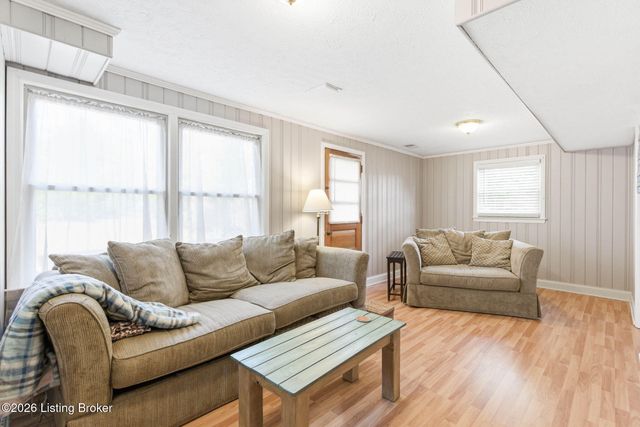 6601 Briscoe Ln, Louisville, KY 40228