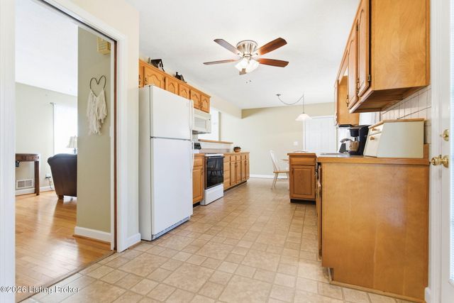 6601 Briscoe Ln, Louisville, KY 40228