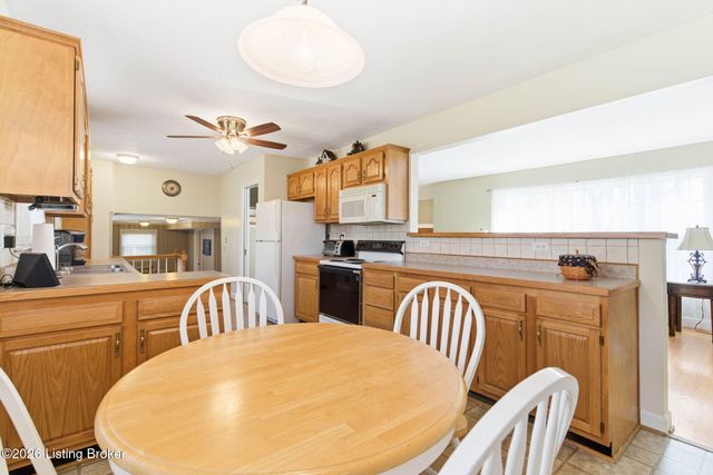 6601 Briscoe Ln, Louisville, KY 40228