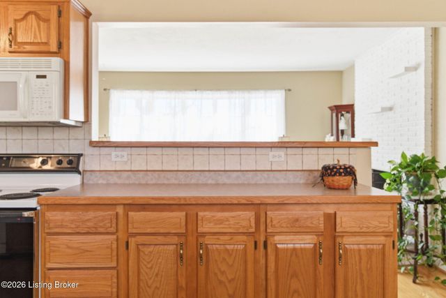 6601 Briscoe Ln, Louisville, KY 40228